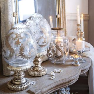 ✨ Vianoce v štýle elegancie ✨ Zahaľte svoj sviatočný stôl do čarovnej atmosféry, kde sa snúbi zlatá noblesa s čistotou...